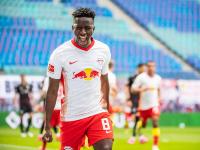 FB体育在线-包含RB莱比锡遭遇惨败，球队迎来低谷期的词条