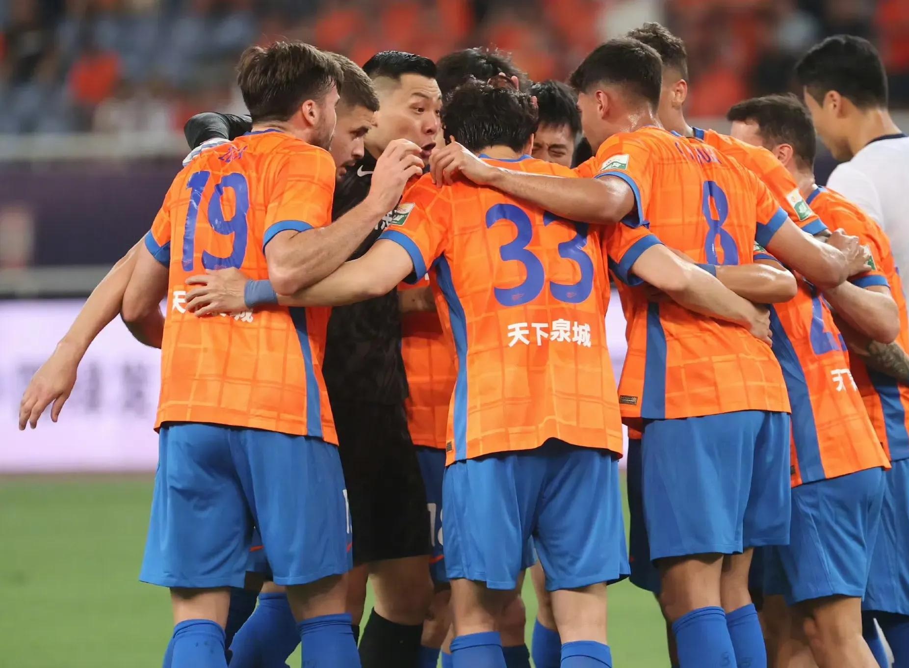 关于大连超越主场迎战山东泰山，争夺积分的信息