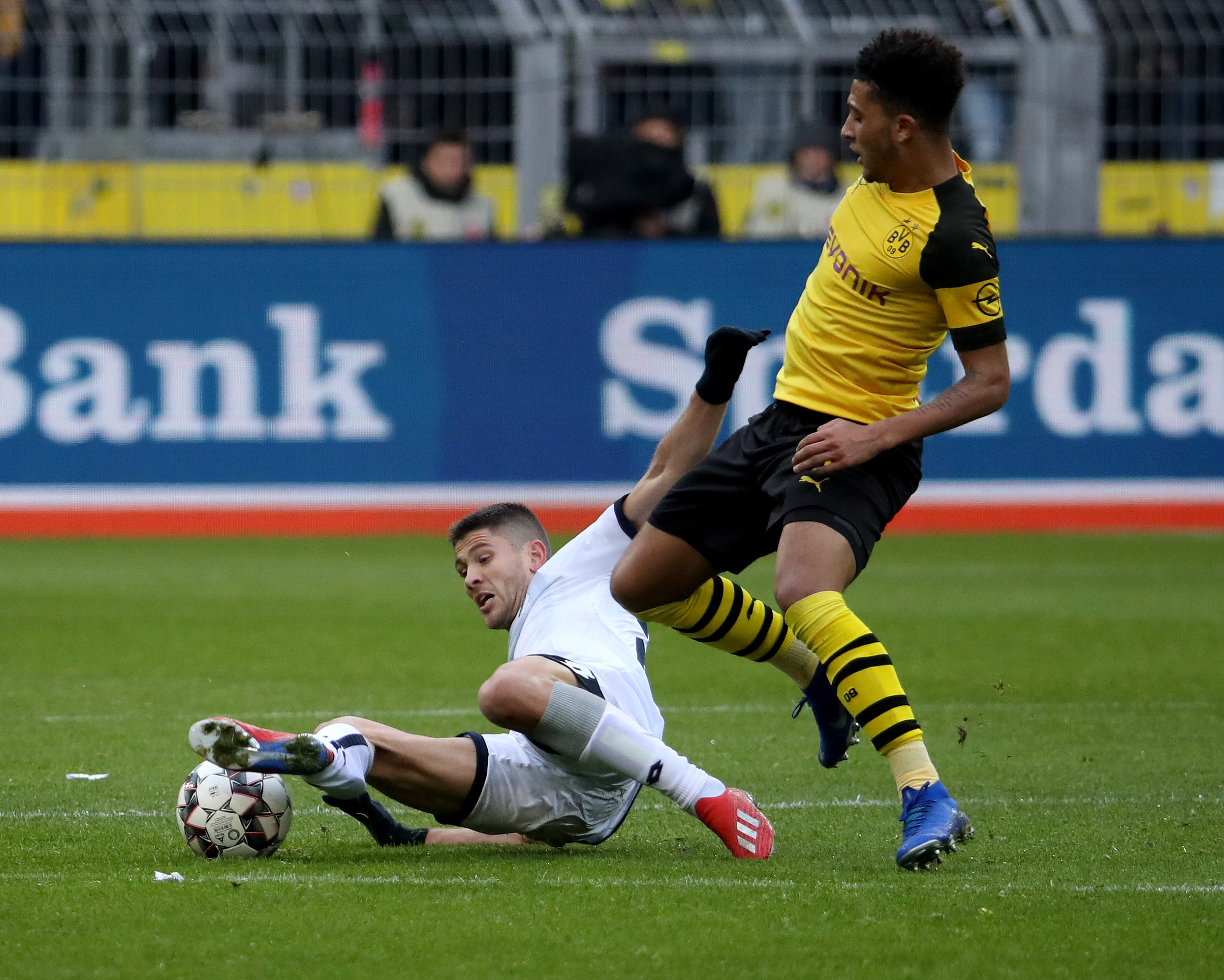 霍芬海姆足球俱乐部在比赛中闪耀出色的简单介绍