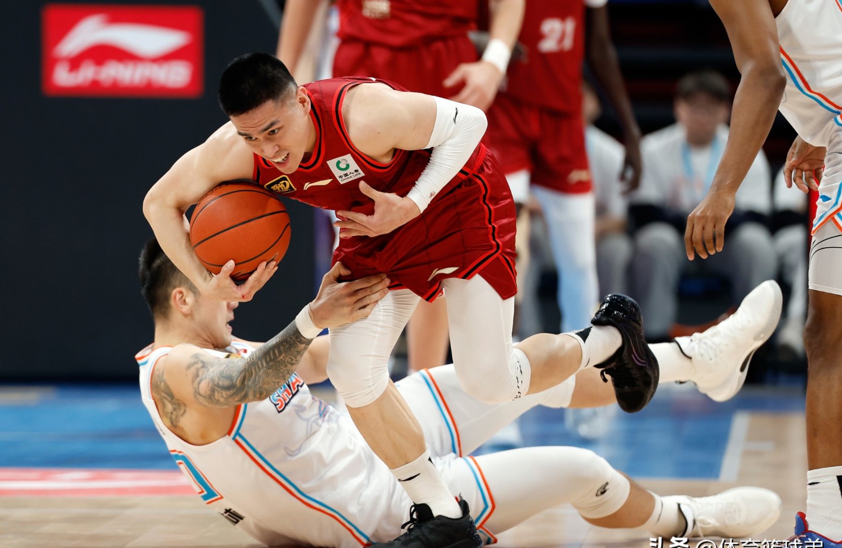 包含运动员全力以赴,奋力拼搏战胜对手的词条 包含运动员全力以赴,奋力拼搏战胜对手的词条