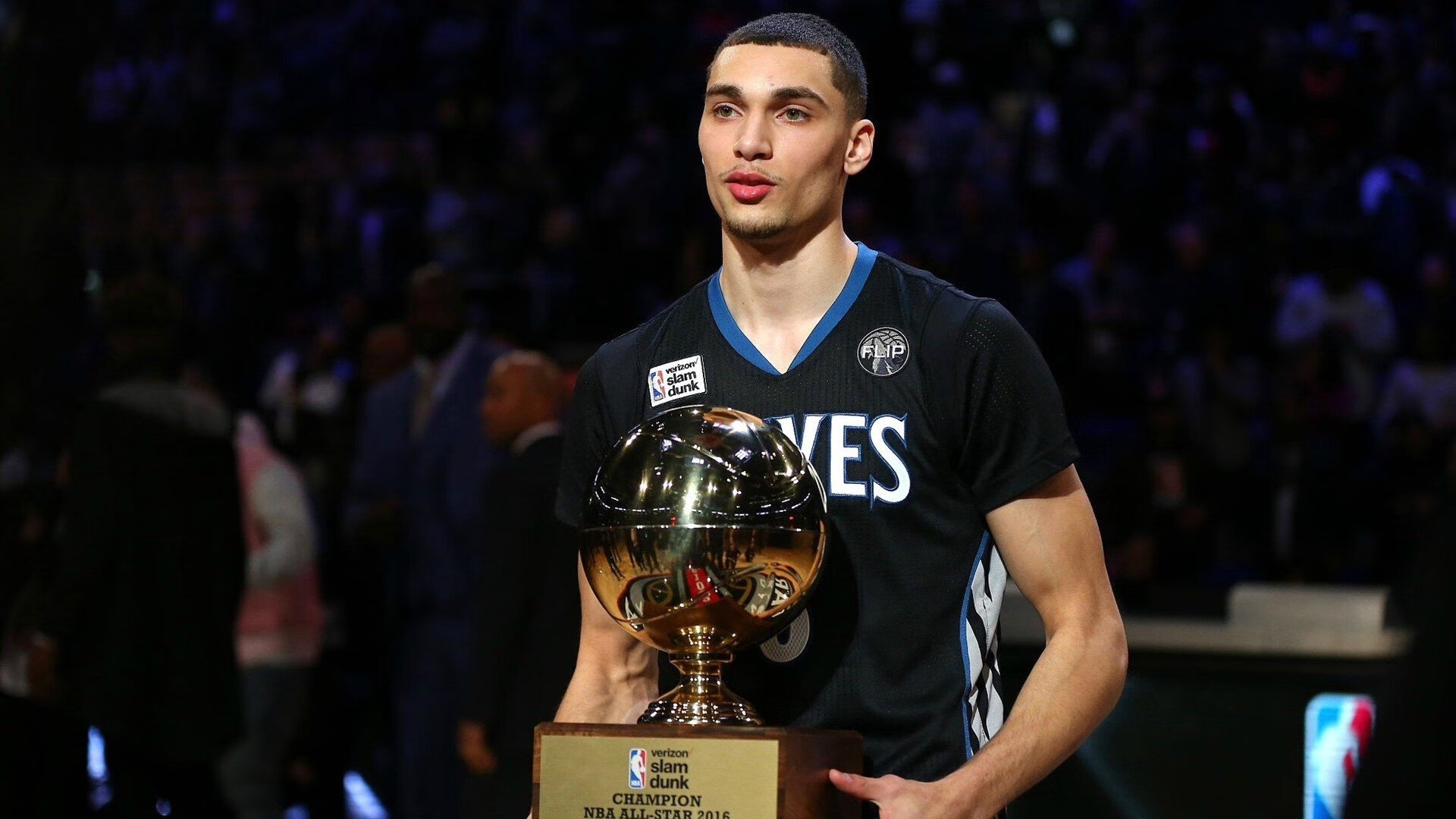 布雷默之夜，F1街道赛的聚光灯下，实力是唯一通行证