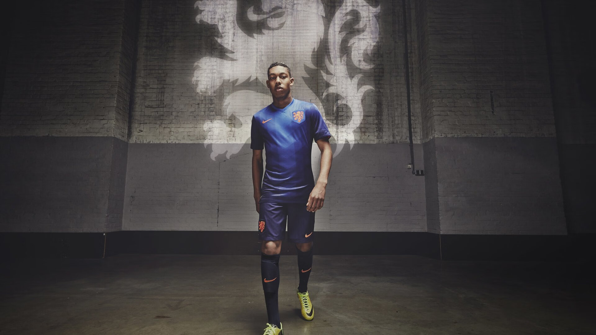 黄潜的节奏艺术,从足球场到F1赛道,掌控力的多维诠释