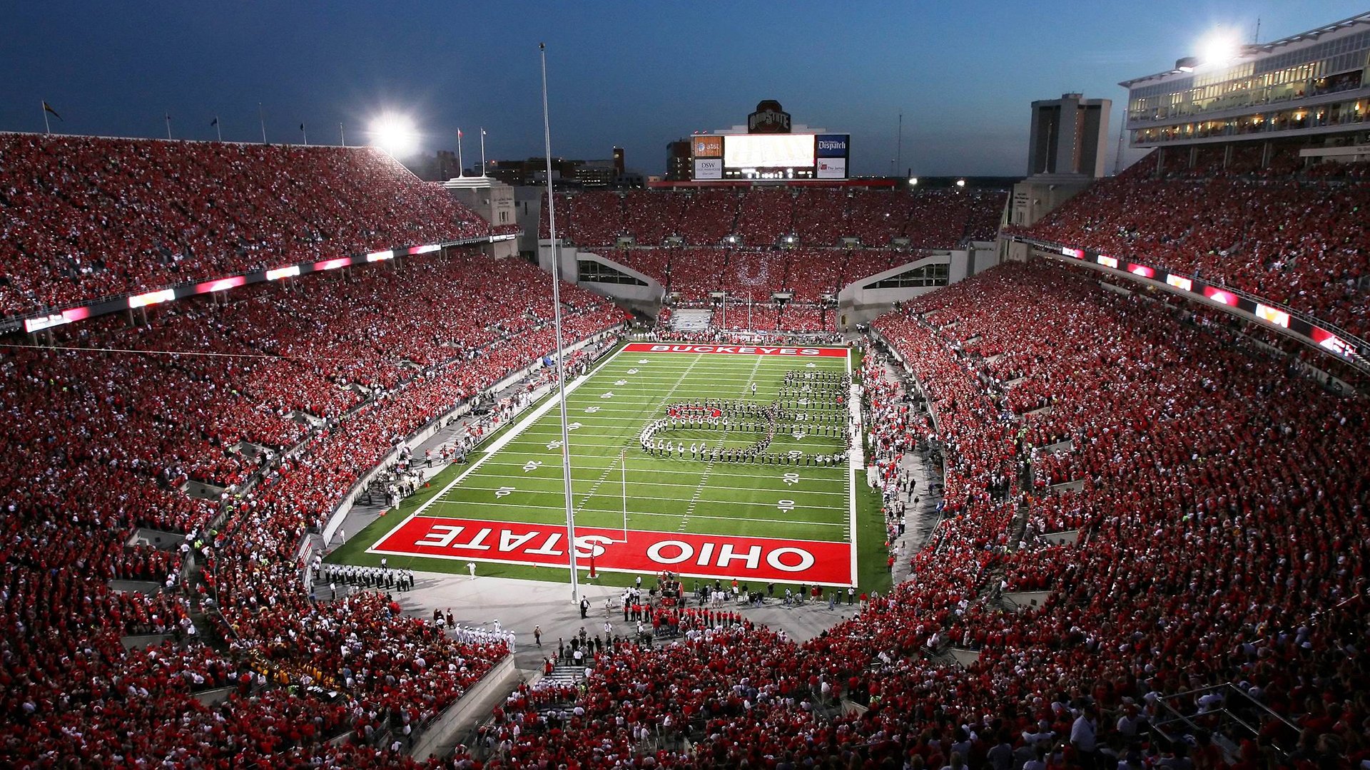 赛道与绿茵的交汇，卡马文加在F1街道赛之夜的自我证明