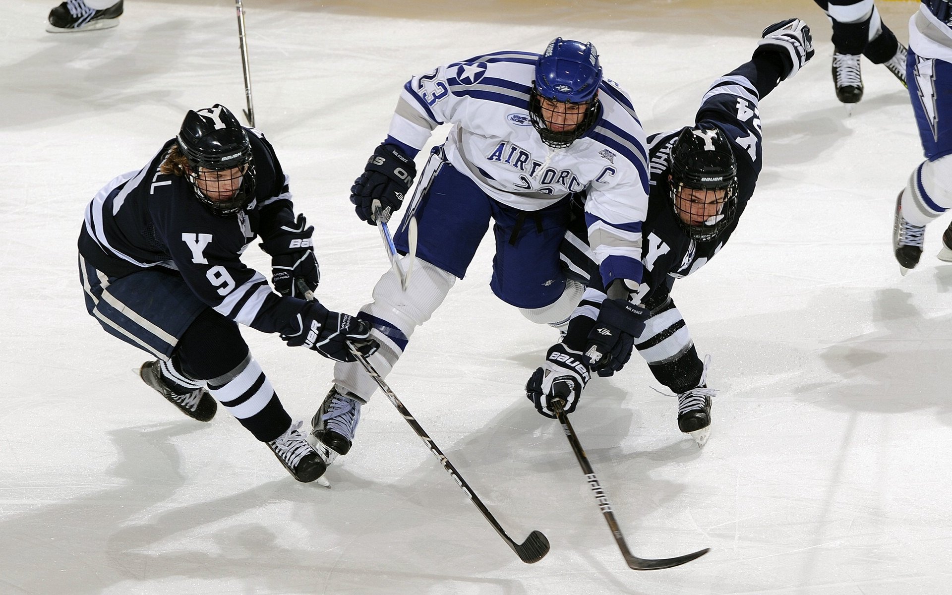 北欧冰刃鏖战三狮军团,马龙一球惊艳温布利—记瑞典与英格兰的经典对决